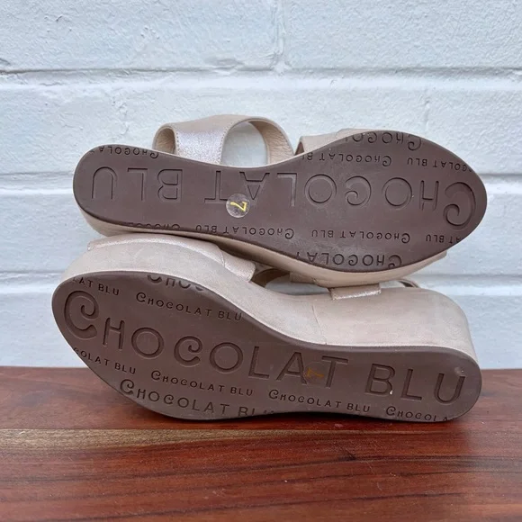 Chocolat Blu Winnie Wedge Sandals in Shimmering Gold, SZ 6/7 LIKE NEW! MSRP $184 - Picture 7 of 9